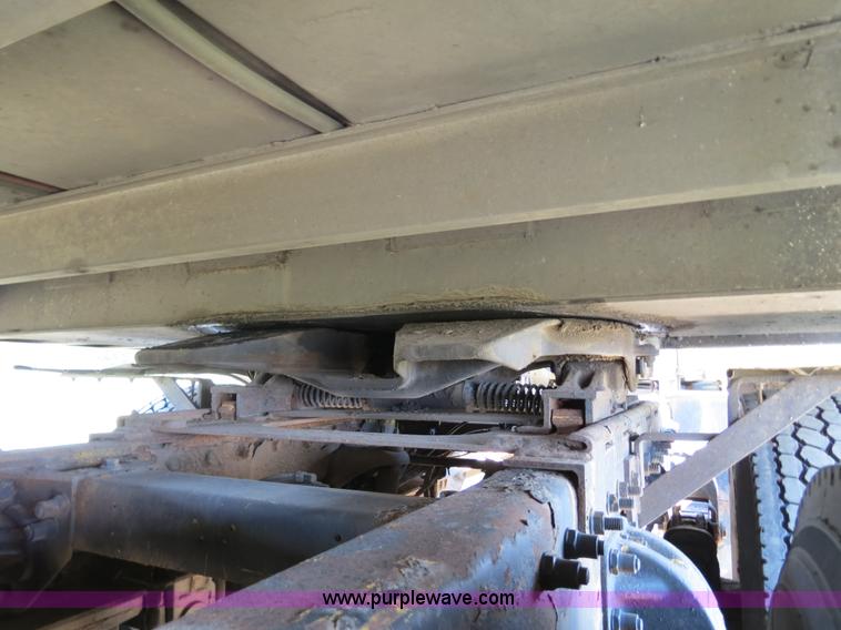 image for item B2419 1995 Peterbilt 379 semi truck