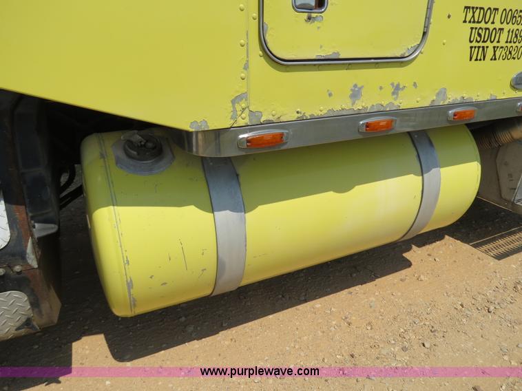 image for item B2419 1995 Peterbilt 379 semi truck