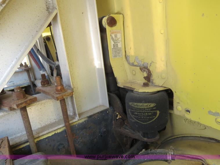 image for item B2419 1995 Peterbilt 379 semi truck