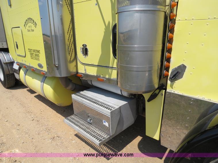 image for item B2419 1995 Peterbilt 379 semi truck