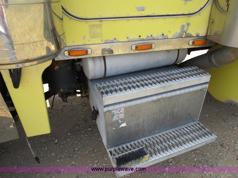 image for item B2419 1995 Peterbilt 379 semi truck