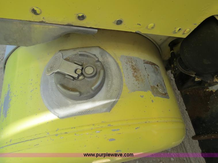 image for item B2419 1995 Peterbilt 379 semi truck