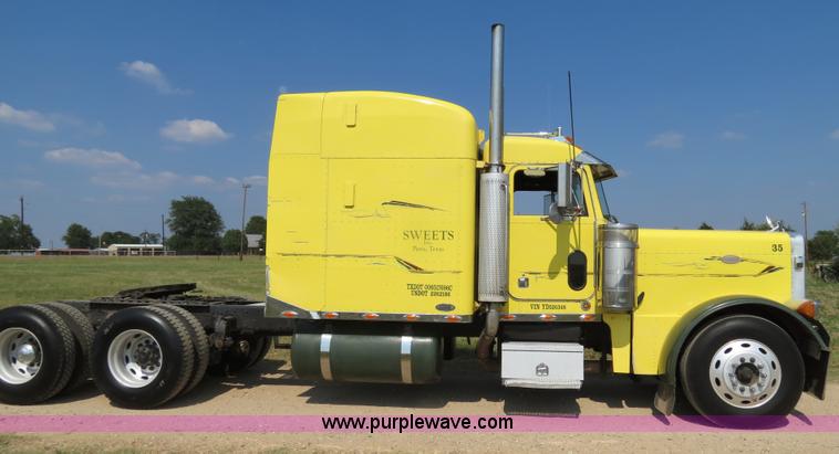 image for item B2421 2000 Peterbilt 379 semi truck