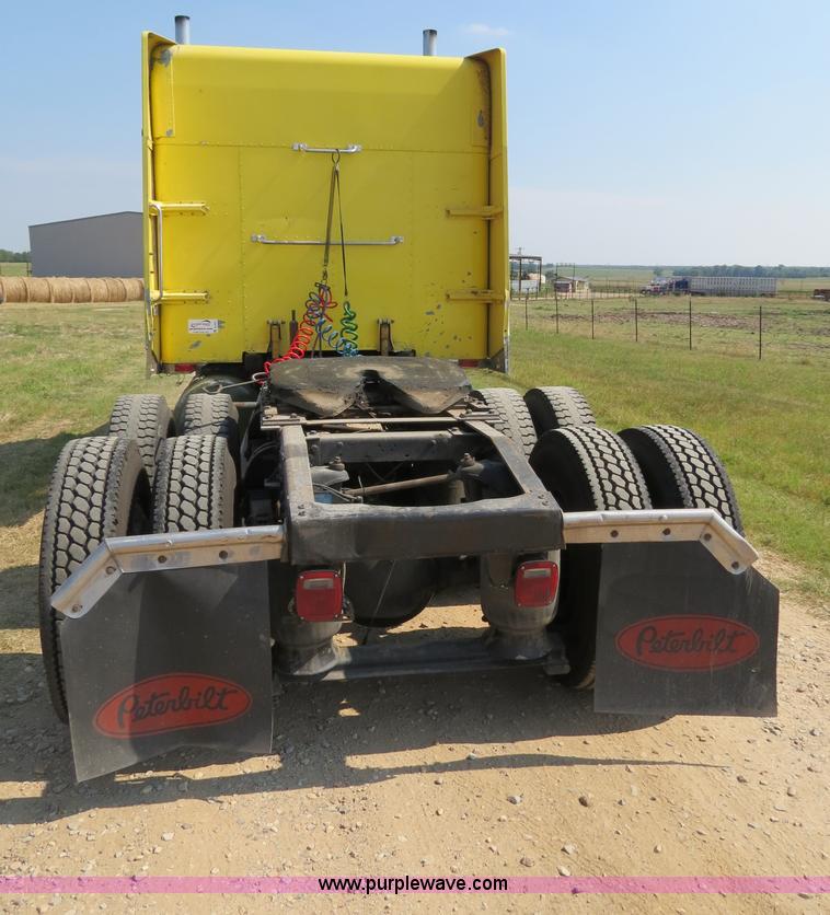 image for item B2421 2000 Peterbilt 379 semi truck