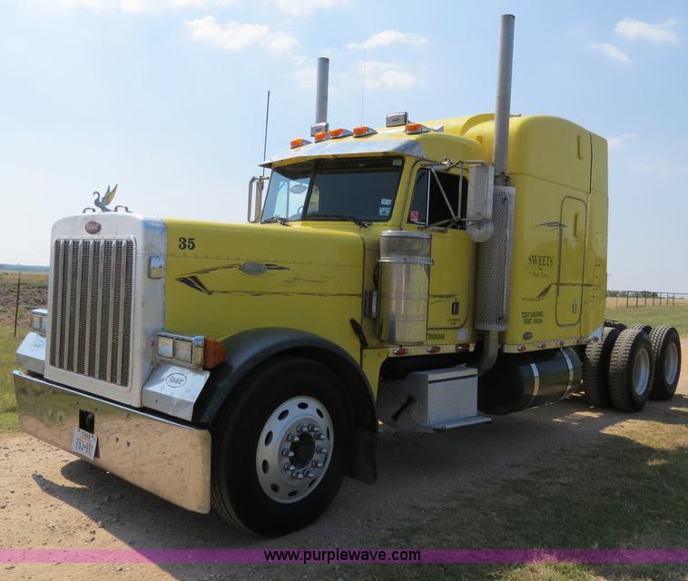 image for item B2421 2000 Peterbilt 379 semi truck