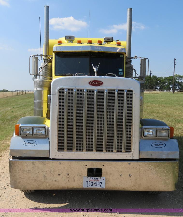 image for item B2421 2000 Peterbilt 379 semi truck