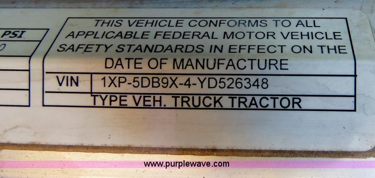 image for item B2421 2000 Peterbilt 379 semi truck