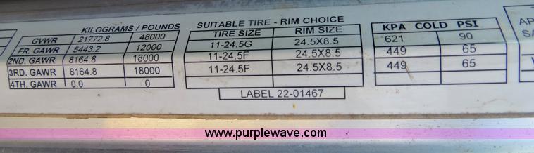 image for item B2421 2000 Peterbilt 379 semi truck