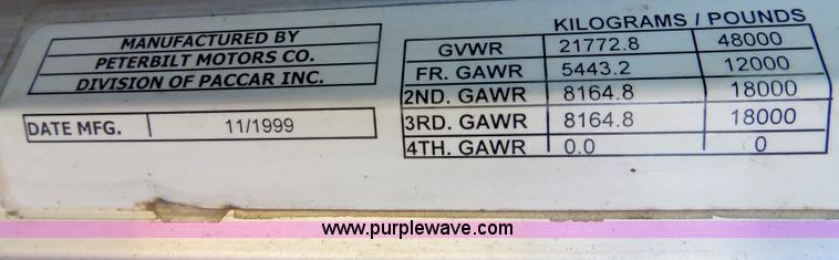 image for item B2421 2000 Peterbilt 379 semi truck