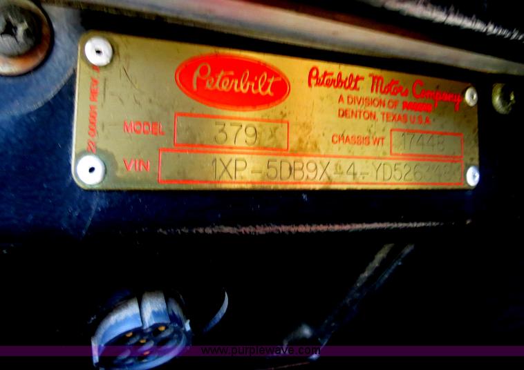 image for item B2421 2000 Peterbilt 379 semi truck