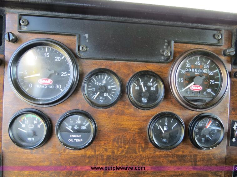 image for item B2421 2000 Peterbilt 379 semi truck