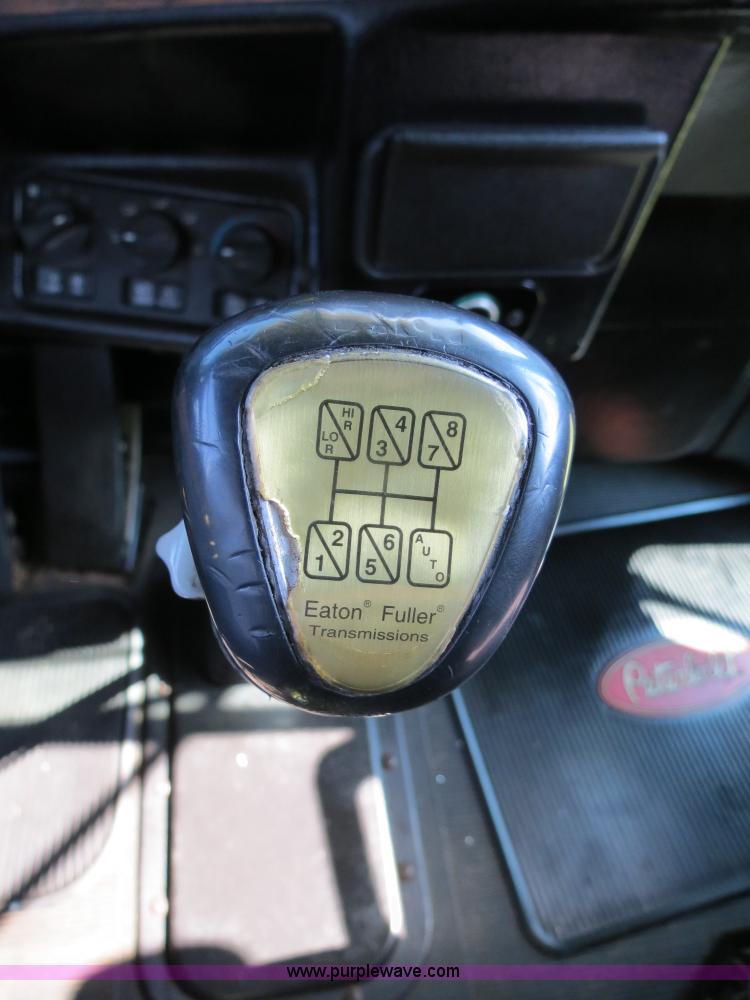 image for item B2421 2000 Peterbilt 379 semi truck