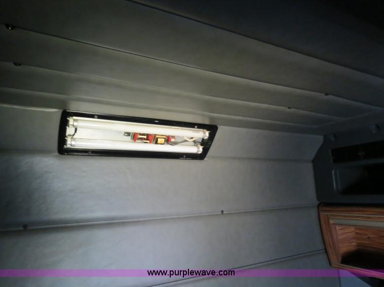 image for item B2421 2000 Peterbilt 379 semi truck