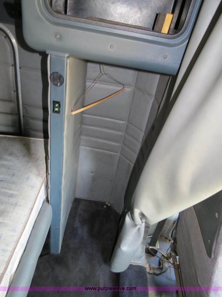 image for item B2421 2000 Peterbilt 379 semi truck