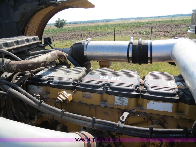 image for item B2421 2000 Peterbilt 379 semi truck