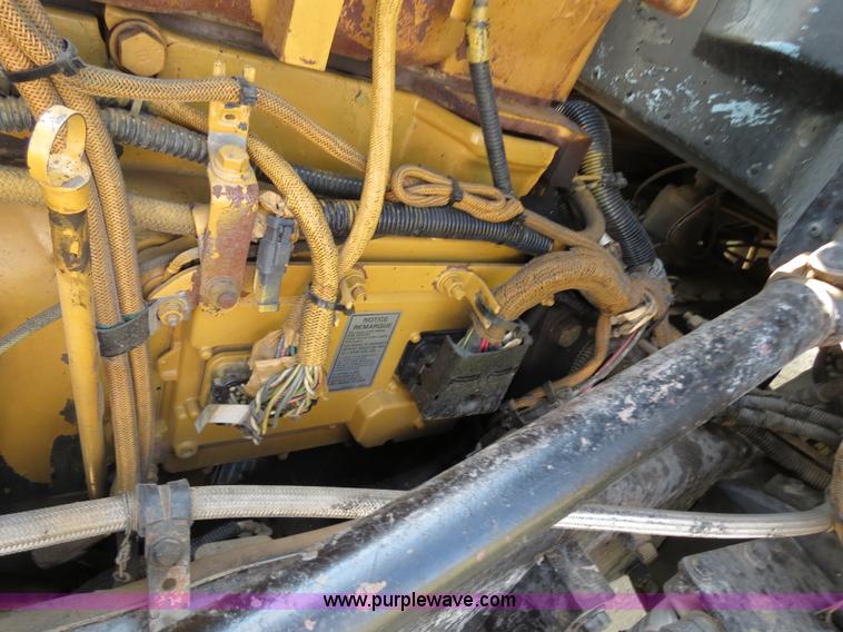 image for item B2421 2000 Peterbilt 379 semi truck