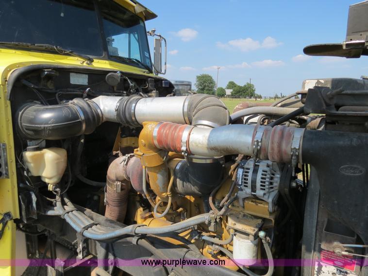 image for item B2421 2000 Peterbilt 379 semi truck