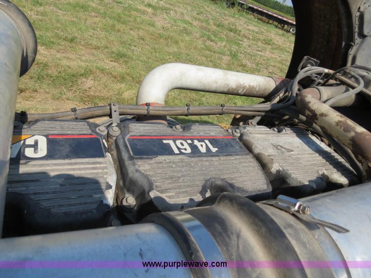 image for item B2421 2000 Peterbilt 379 semi truck