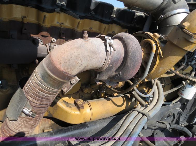 image for item B2421 2000 Peterbilt 379 semi truck