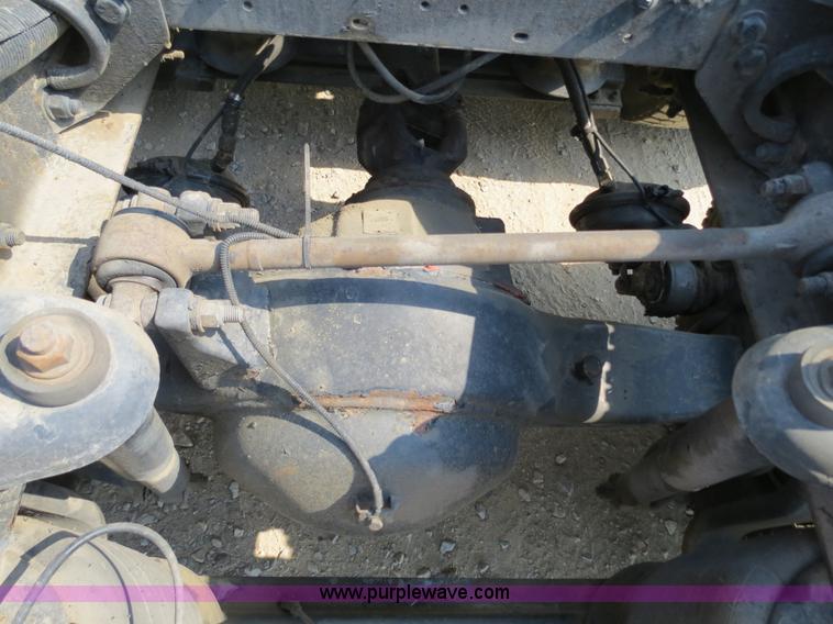 image for item B2421 2000 Peterbilt 379 semi truck