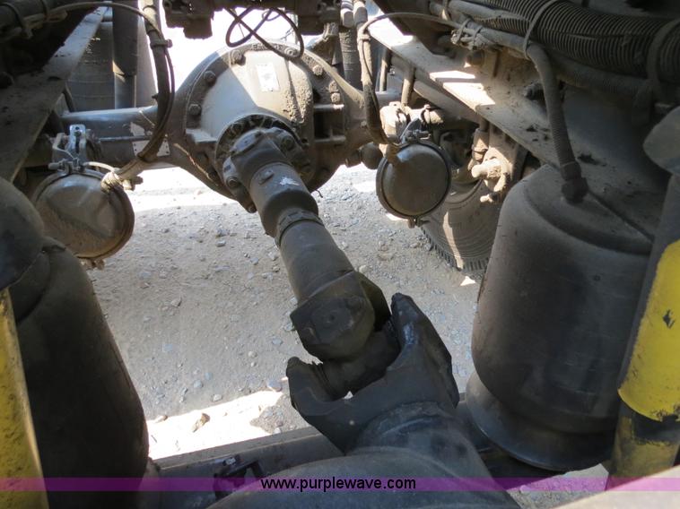 image for item B2421 2000 Peterbilt 379 semi truck