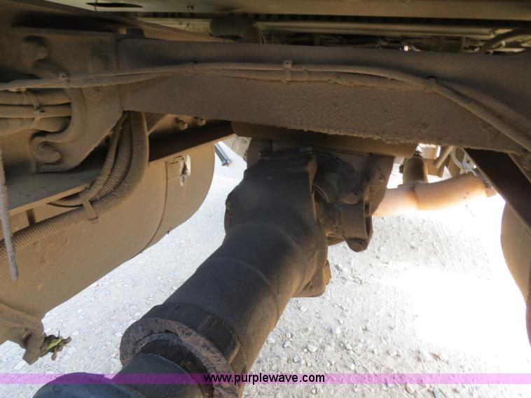 image for item B2421 2000 Peterbilt 379 semi truck