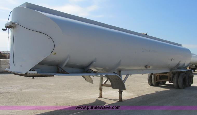 image for item B2734 1969 Fruehauf 39' aluminum tanker trailer
