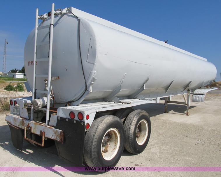 image for item B2734 1969 Fruehauf 39' aluminum tanker trailer