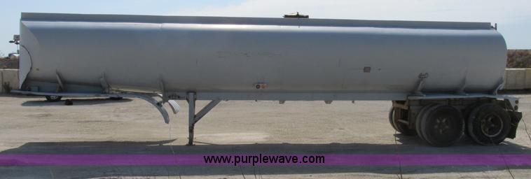 image for item B2734 1969 Fruehauf 39' aluminum tanker trailer
