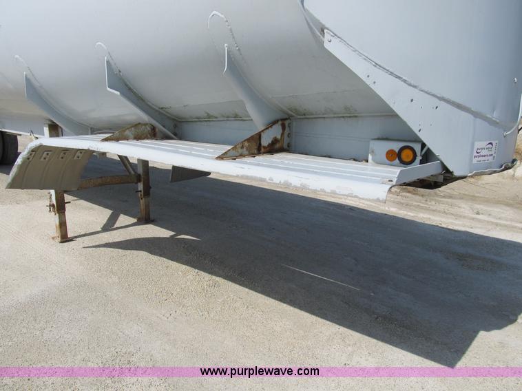 image for item B2734 1969 Fruehauf 39' aluminum tanker trailer
