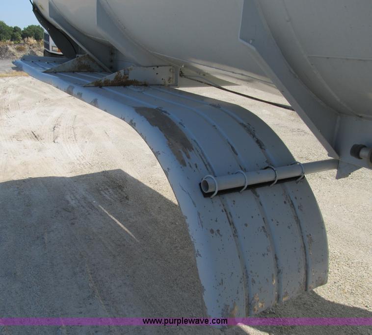 image for item B2734 1969 Fruehauf 39' aluminum tanker trailer