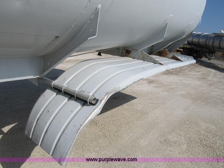 image for item B2734 1969 Fruehauf 39' aluminum tanker trailer