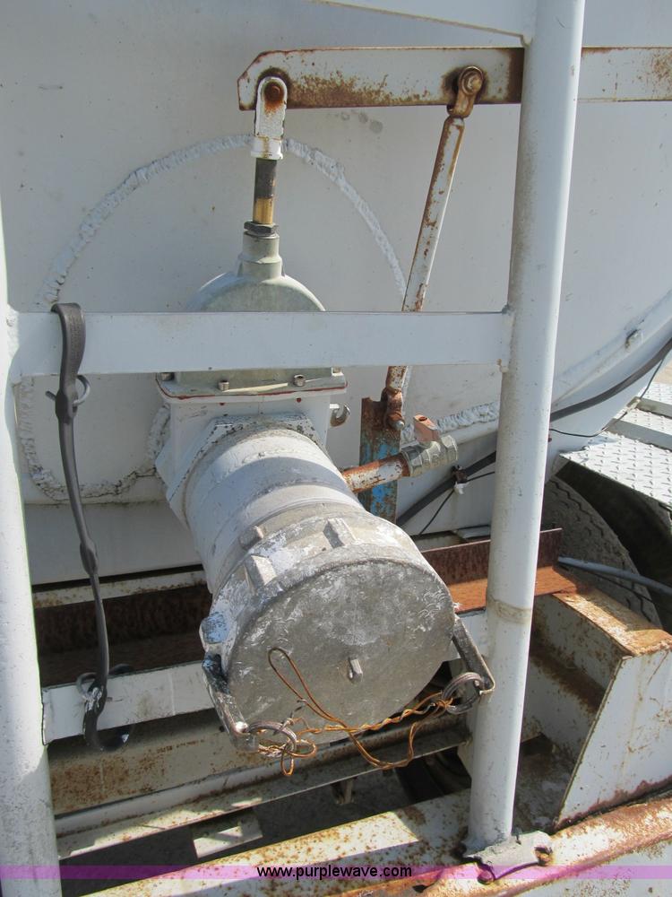 image for item B2734 1969 Fruehauf 39' aluminum tanker trailer