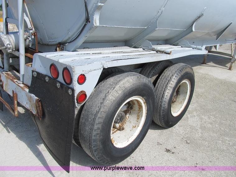 image for item B2734 1969 Fruehauf 39' aluminum tanker trailer