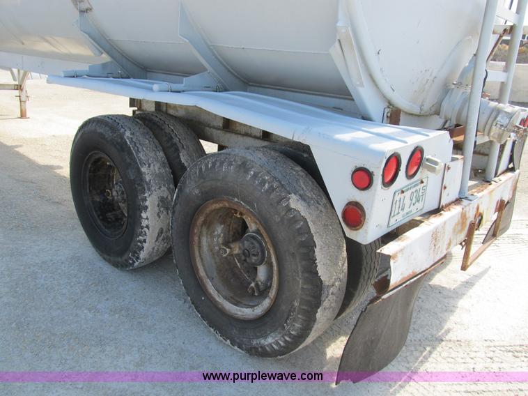 image for item B2734 1969 Fruehauf 39' aluminum tanker trailer