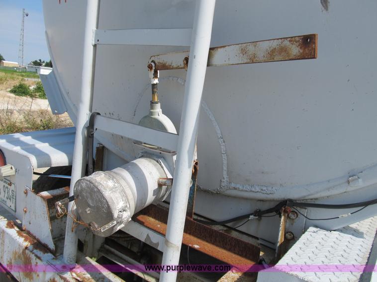 image for item B2734 1969 Fruehauf 39' aluminum tanker trailer