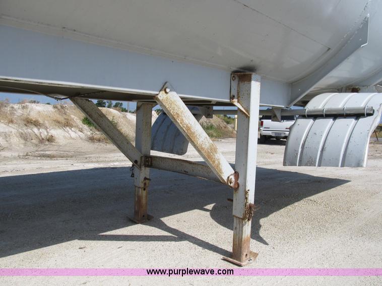 image for item B2734 1969 Fruehauf 39' aluminum tanker trailer