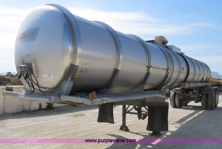 image for item B2735 1978 Polar 40' tanker trailer