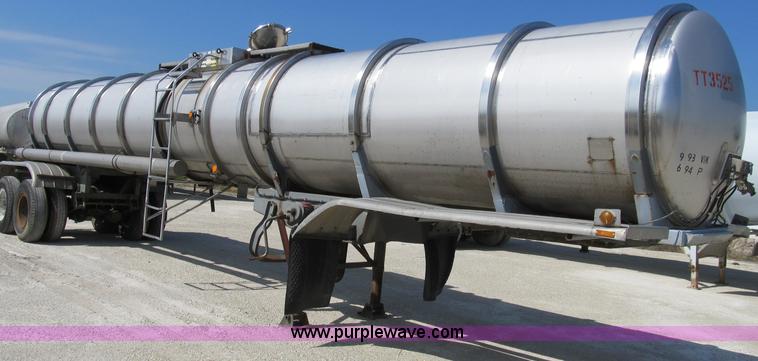 image for item B2735 1978 Polar 40' tanker trailer