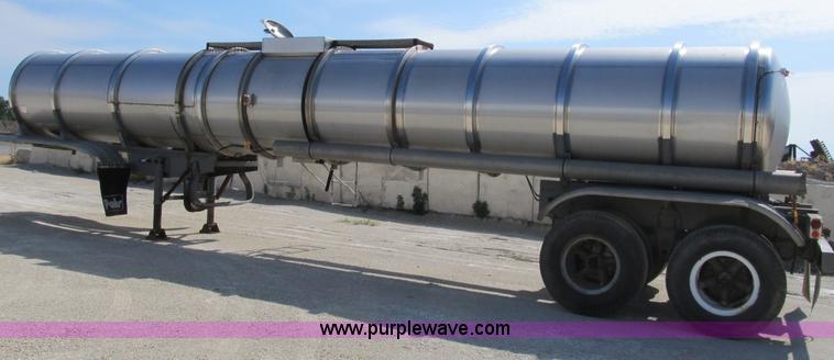 image for item B2735 1978 Polar 40' tanker trailer