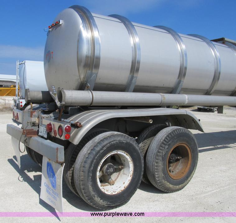 image for item B2735 1978 Polar 40' tanker trailer