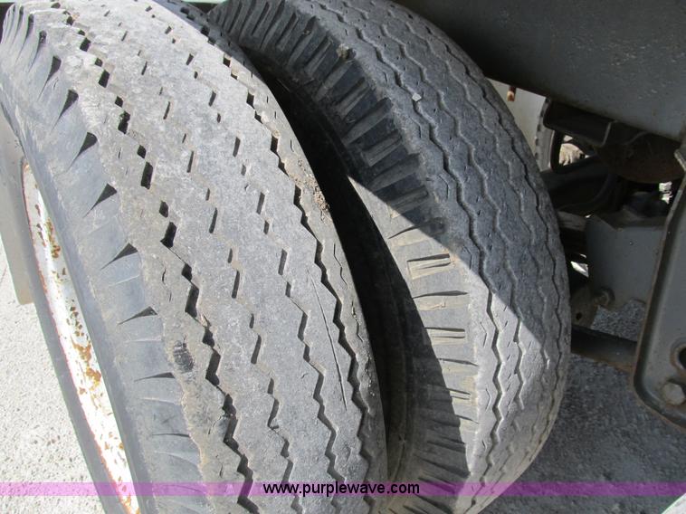 image for item B2735 1978 Polar 40' tanker trailer