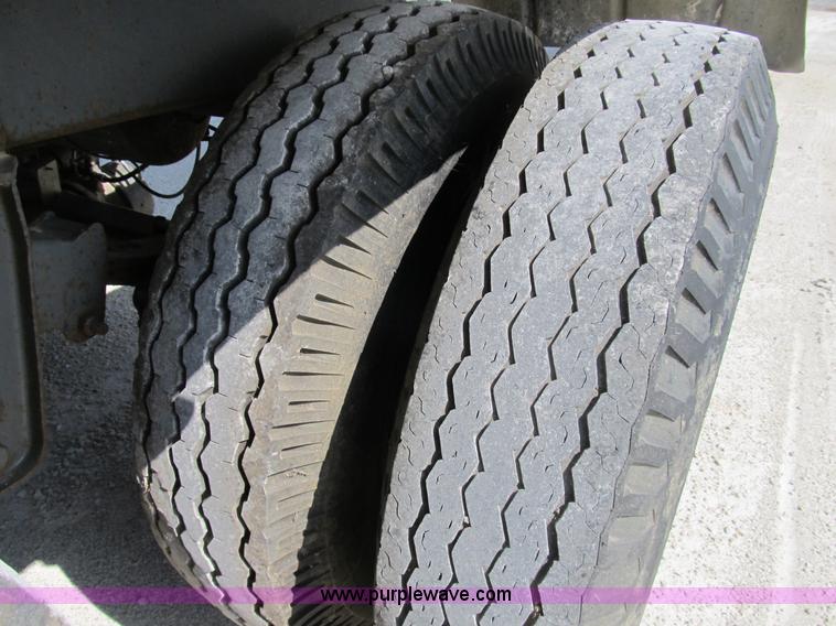 image for item B2735 1978 Polar 40' tanker trailer