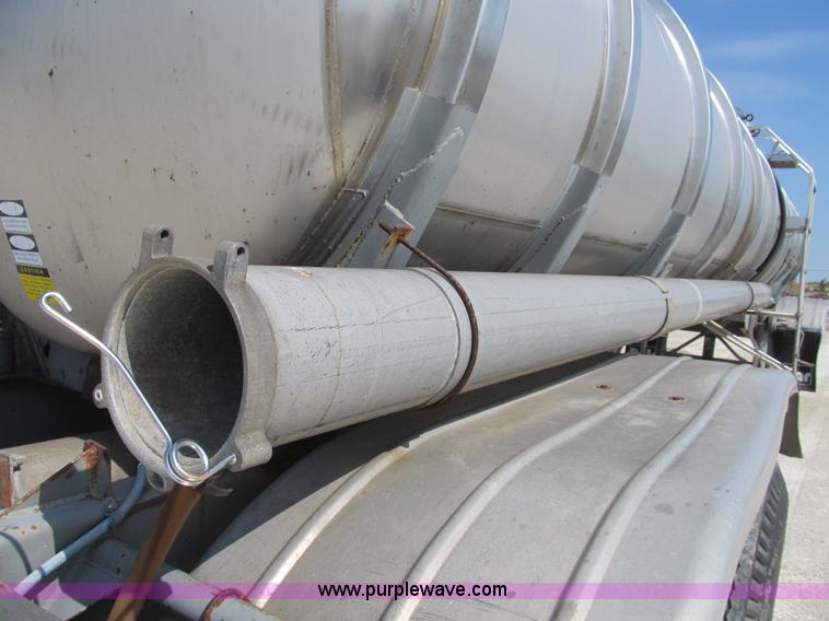 image for item B2735 1978 Polar 40' tanker trailer