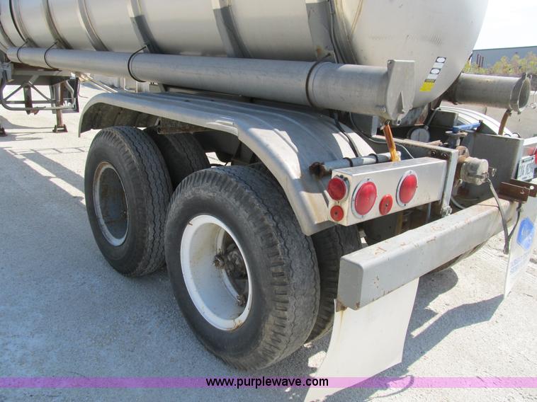 image for item B2735 1978 Polar 40' tanker trailer