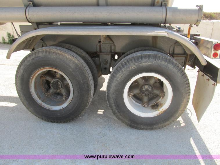 image for item B2735 1978 Polar 40' tanker trailer