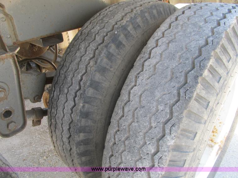 image for item B2735 1978 Polar 40' tanker trailer