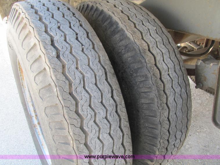 image for item B2735 1978 Polar 40' tanker trailer