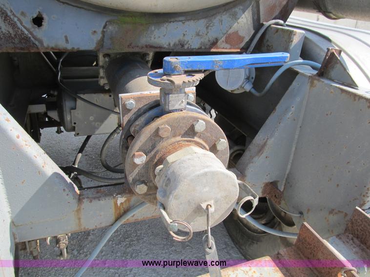 image for item B2735 1978 Polar 40' tanker trailer