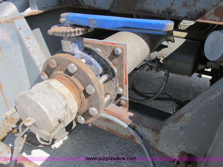 image for item B2735 1978 Polar 40' tanker trailer